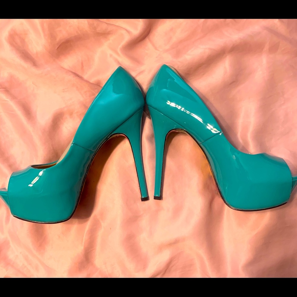 Taylor Says Reva in Green